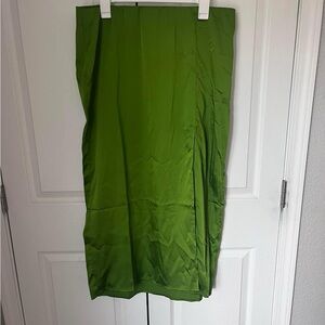 A New Day satin skirt, size large.